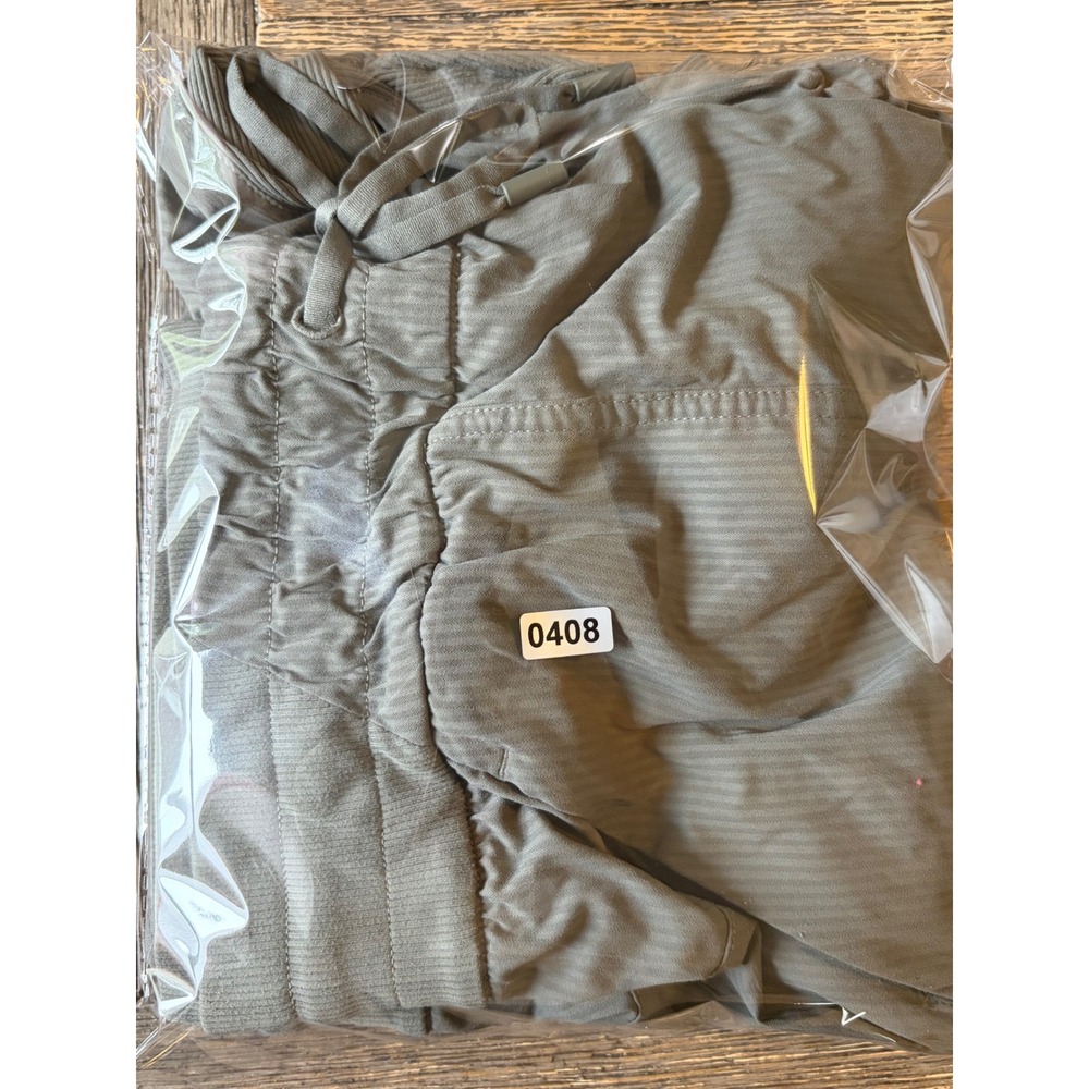 Lululemon Beyond the Studio Crop Pant 7/8 Sage Green Ruched Hem Size 8 W6BJBS - Picture 6 of 6